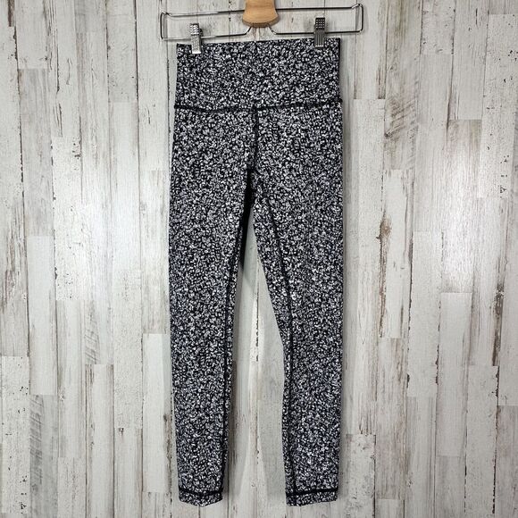 Lululemon Wunder Under Leggings 4 Daisy Dust Print Black White Yoga Workout Crop - Picture 1 of 9